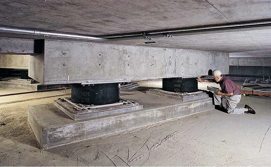 Diseño de Aislación Sísmica de Base en Santiago: Protección Efectiva para su Proyecto